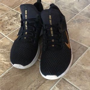 women’s size 9 nike shoes